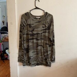 Long-Sleeve Camo Crewneck Tee - Olive Green